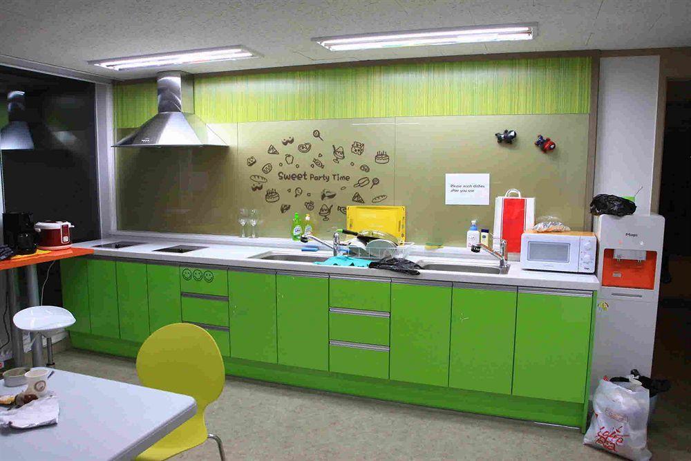 Phil House Hostel Guri Екстериор снимка