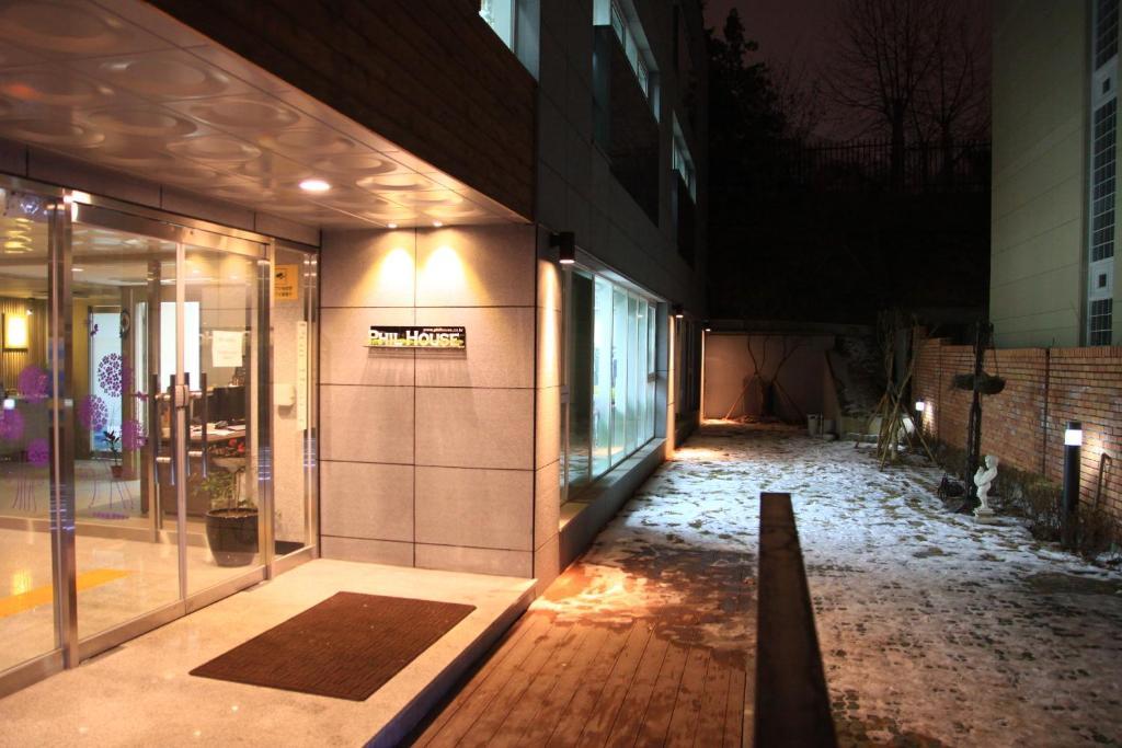 Phil House Hostel Guri Екстериор снимка