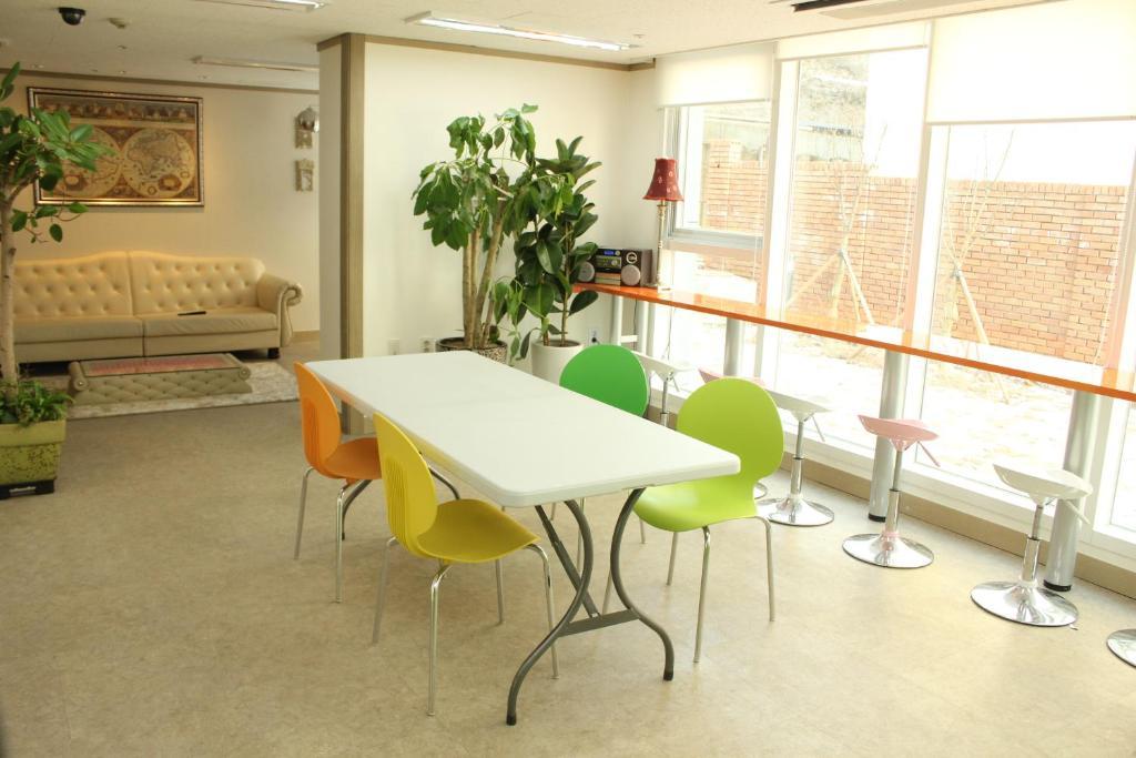 Phil House Hostel Guri Екстериор снимка